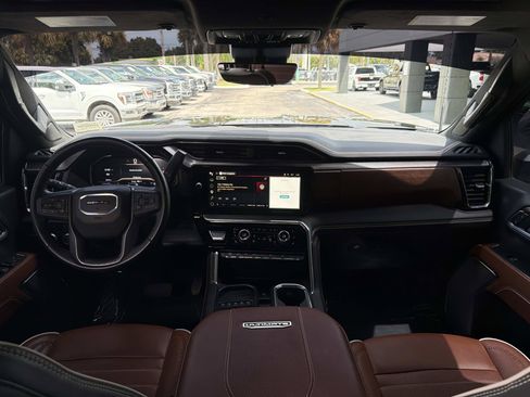 Used 2025 GMC Sierra 2500 Denali Ultimate w/ Max Trailering Package AWD/4WD image 31
