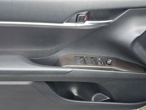 Certified 2022 Toyota Camry SE image 15