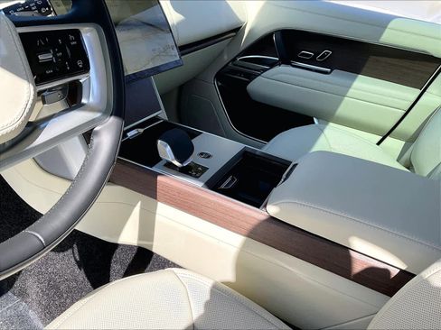 New 2026 Land Rover Range Rover Long Wheelbase SE image 10