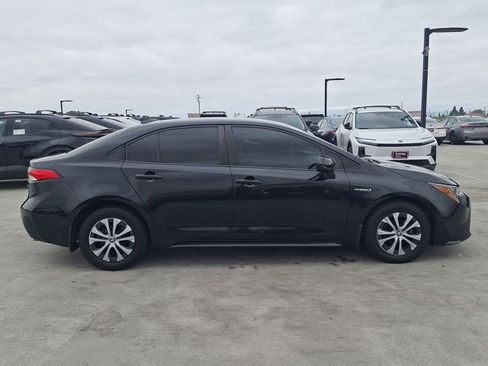 Used 2021 Toyota Corolla LE FWD image 4