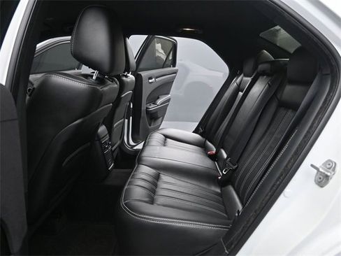 Used 2019 Chrysler 300 S image 13
