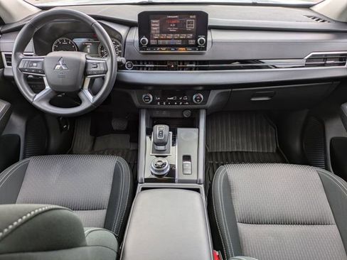Used 2024 Mitsubishi Outlander ES image 15