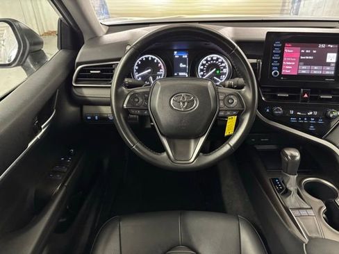 Used 2024 Toyota Camry SE image 14
