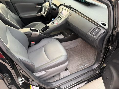 Used 2014 Toyota Prius Four FWD image 31
