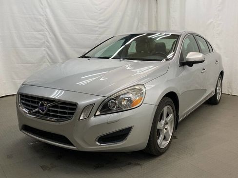 Used 2012 Volvo S60 T5 w/ Climate Pkg FWD image 4