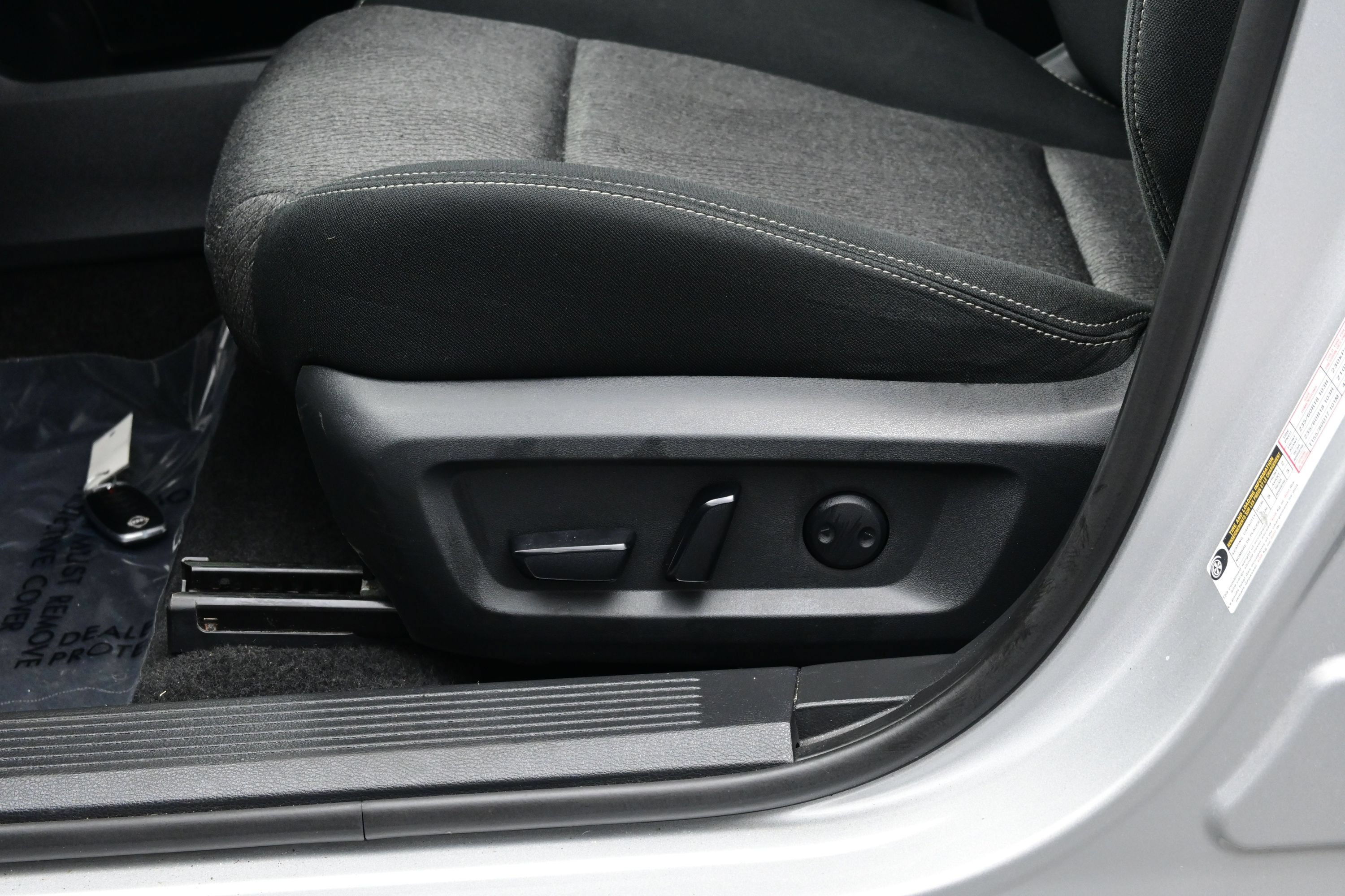 Used 2024 Nissan Rogue SV FWD image 11