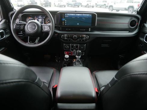 Used 2024 Jeep Wrangler Unlimited Rubicon AWD/4WD image 21