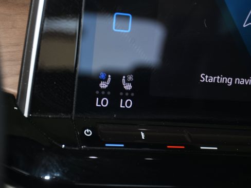 Used 2024 Volkswagen Atlas SE FWD image 15