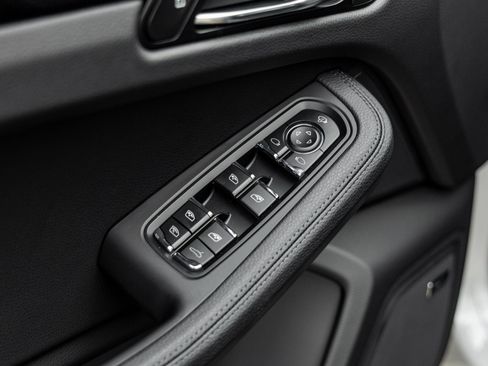 New 2026 Porsche Macan image 20