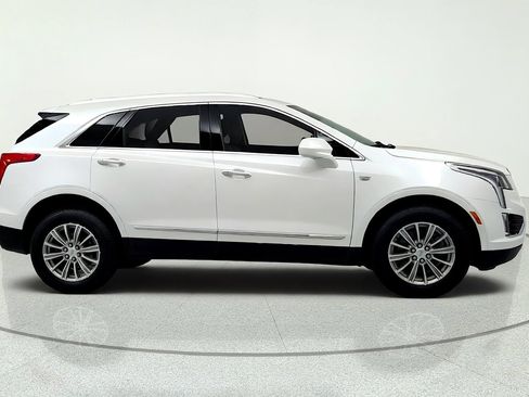 Used 2017 Cadillac XT5 Luxury w/ Driver Awareness Package FWD image 6
