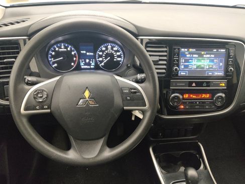 Used 2019 Mitsubishi Outlander ES FWD image 22