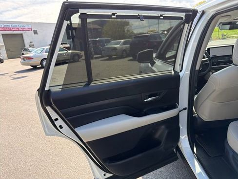 Used 2025 Toyota Grand Highlander AWD Hybrid image 30
