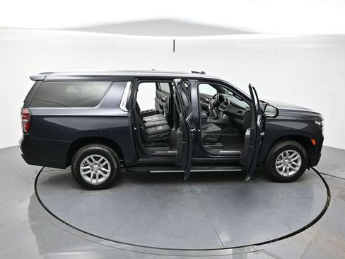 Used 2024 Chevrolet Suburban LT image 48