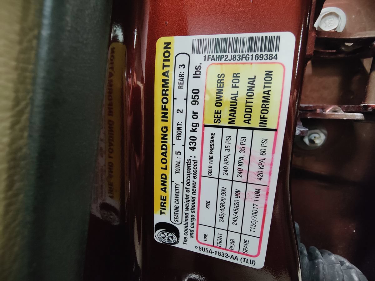 Used 2015 Ford Taurus Limited w/ Equipment Group 301A AWD/4WD image 23