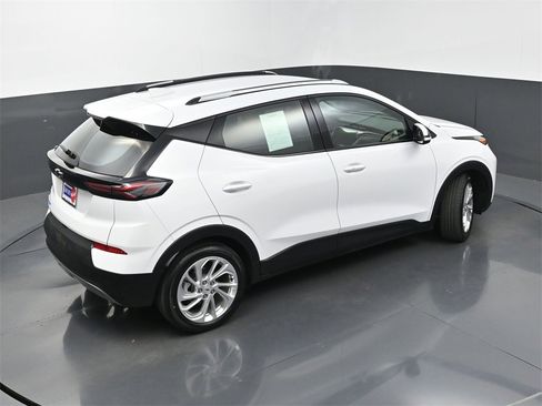 Used 2023 Chevrolet Bolt EUV LT image 33