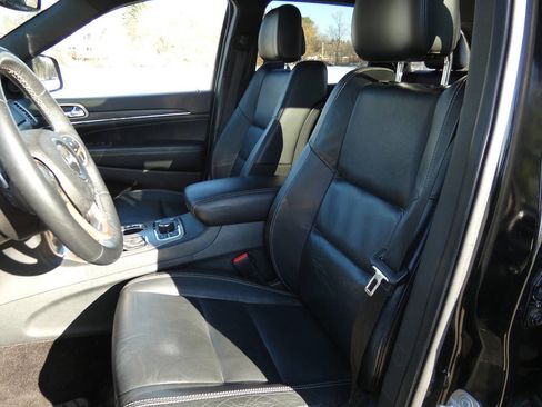 Used 2017 Jeep Grand Cherokee Limited w/ Trailer Tow Group IV image 19