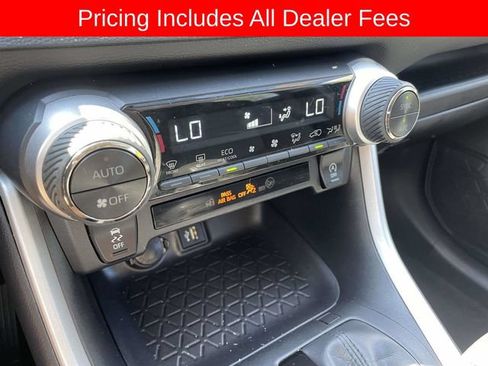 Used 2025 Toyota RAV4 XLE AWD/4WD image 32