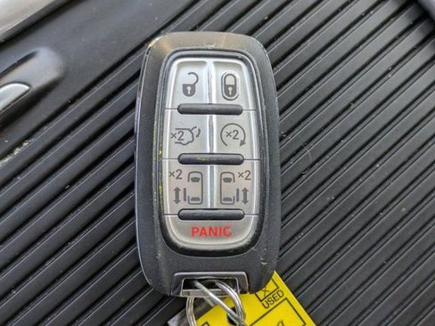 Used 2024 Chrysler Pacifica Touring-L image 25