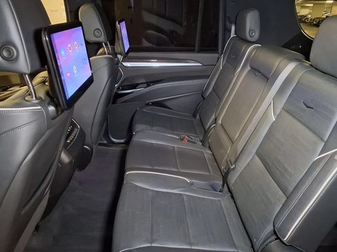 Certified 2025 Cadillac Escalade ESV Premium Luxury AWD/4WD image 18