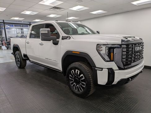 Used 2024 GMC Sierra 3500 Denali Ultimate image 3