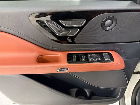 Used 2025 Lincoln Aviator Reserve w/ Illumination Package image 12