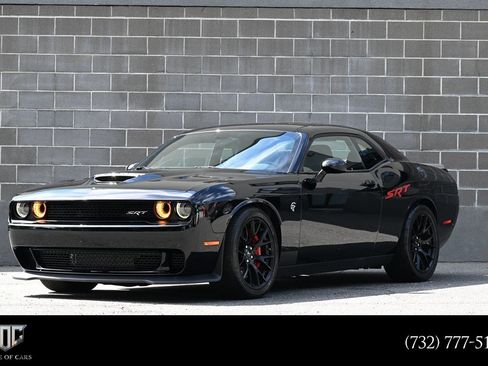 Used 2016 Dodge Challenger SRT Hellcat RWD image 1