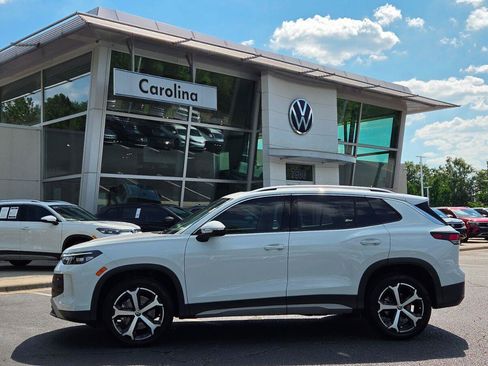 Certified 2026 Volkswagen Tiguan SE AWD/4WD image 2