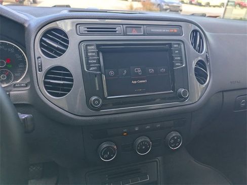 Used 2018 Volkswagen Tiguan Limited w/ Premium Package image 21