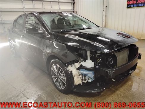 Used 2023 Kia Forte LXS image 4