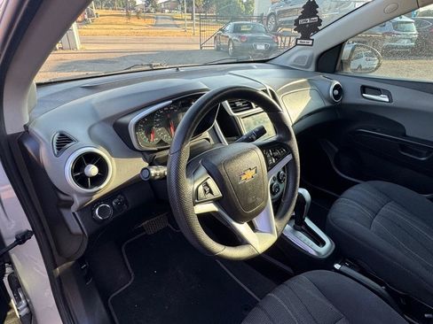 Used 2019 Chevrolet Sonic LT FWD image 9