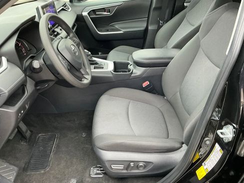 Used 2025 Toyota RAV4 XLE image 12