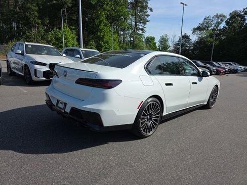 Used 2025 BMW 760i xDrive w/ Autobahn Package image 10