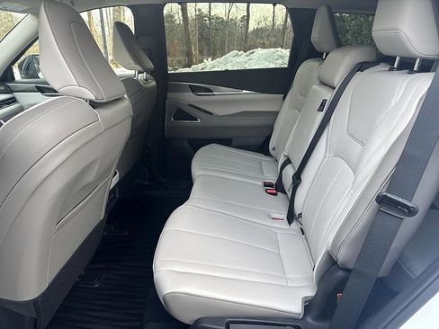 New 2026 INFINITI QX60 Luxe image 12