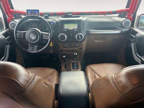 Used 2014 Jeep Wrangler Unlimited Sahara w/ Connectivity Group AWD/4WD image 10