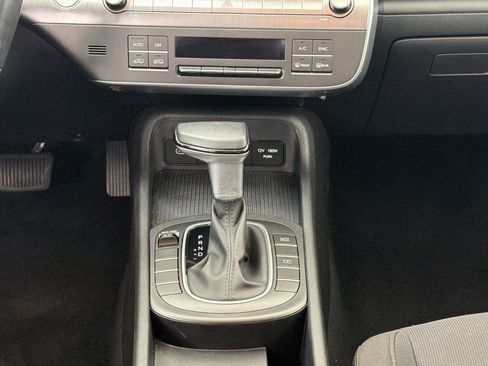Used 2025 Hyundai Kona SEL FWD image 19