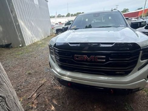 Used 2025 GMC Sierra 1500 AT4 w/ AT4 Premium Package AWD/4WD image 7