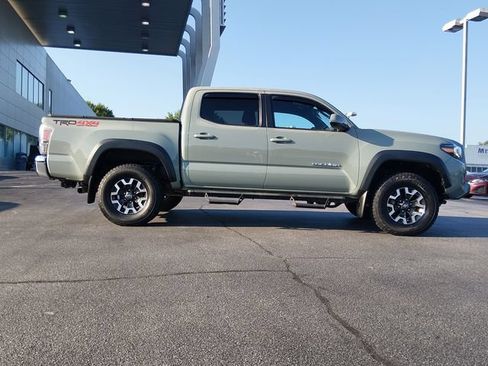 Used 2022 Toyota Tacoma TRD Off-Road AWD/4WD image 2