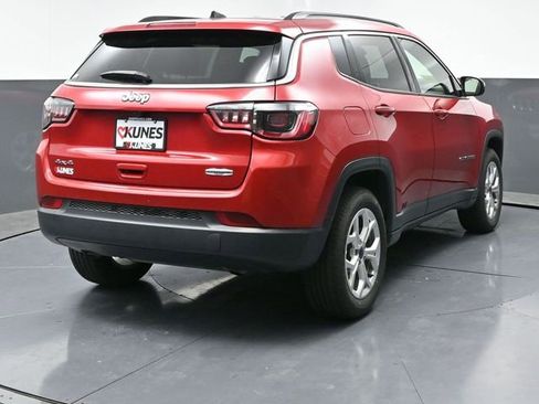 Used 2025 Jeep Compass Latitude AWD/4WD image 12