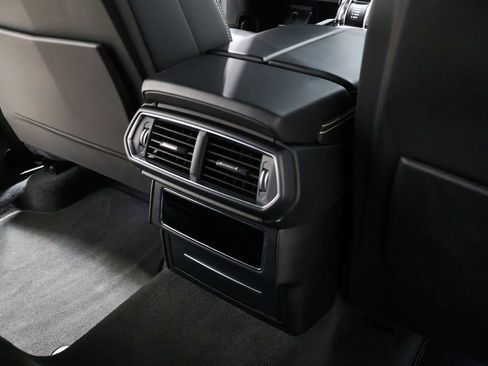 Used 2020 Lamborghini Urus image 45