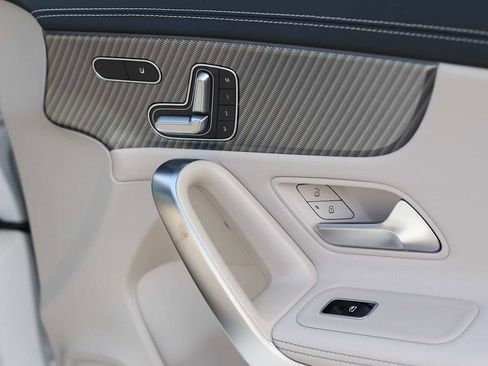 Used 2025 Mercedes-Benz CLA 250 4MATIC image 19