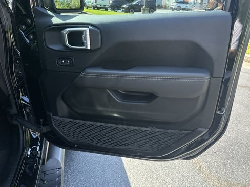 Used 2021 Jeep Wrangler Unlimited Sahara AWD/4WD image 14