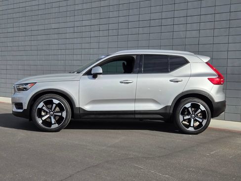 Used 2019 Volvo XC40 T5 Momentum AWD/4WD image 2