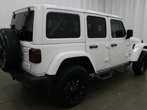 Used 2024 Jeep Wrangler Unlimited Sahara image 5