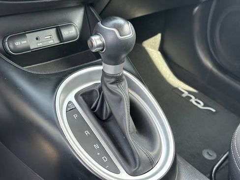 Used 2018 Kia Soul FWD image 19