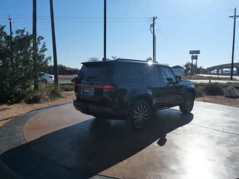 Certified 2026 Lexus GX 550 w/ Accessory Package (2T) image 2