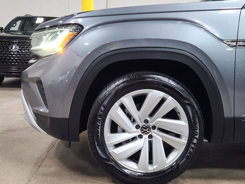 Used 2023 Volkswagen Atlas Cross Sport SE w/ Panoramic Sunroof Package image 5