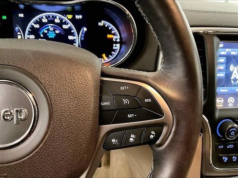 Used 2018 Jeep Grand Cherokee Overland AWD/4WD image 19