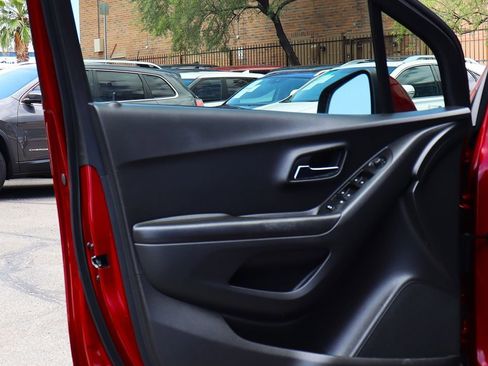 Used 2022 Chevrolet Trax LT w/ LT Convenience Package FWD image 35