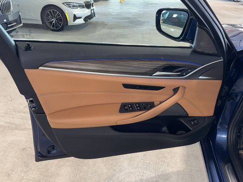 Certified 2023 BMW 530i w/ Premium Package image 17