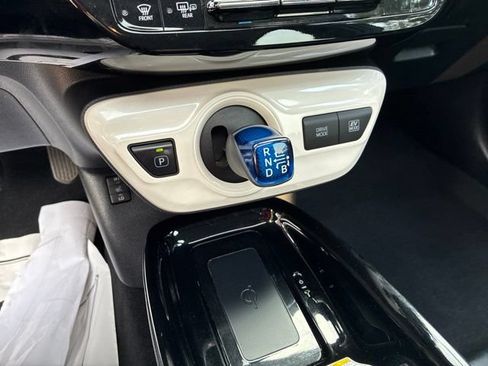 Used 2017 Toyota Prius Four w/ Advanced Technology Package FWD image 17